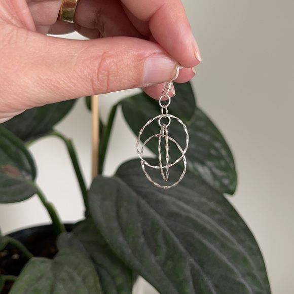 Gorgeous silver dangle hoop earrings, NWOT - Picture 3 of 4